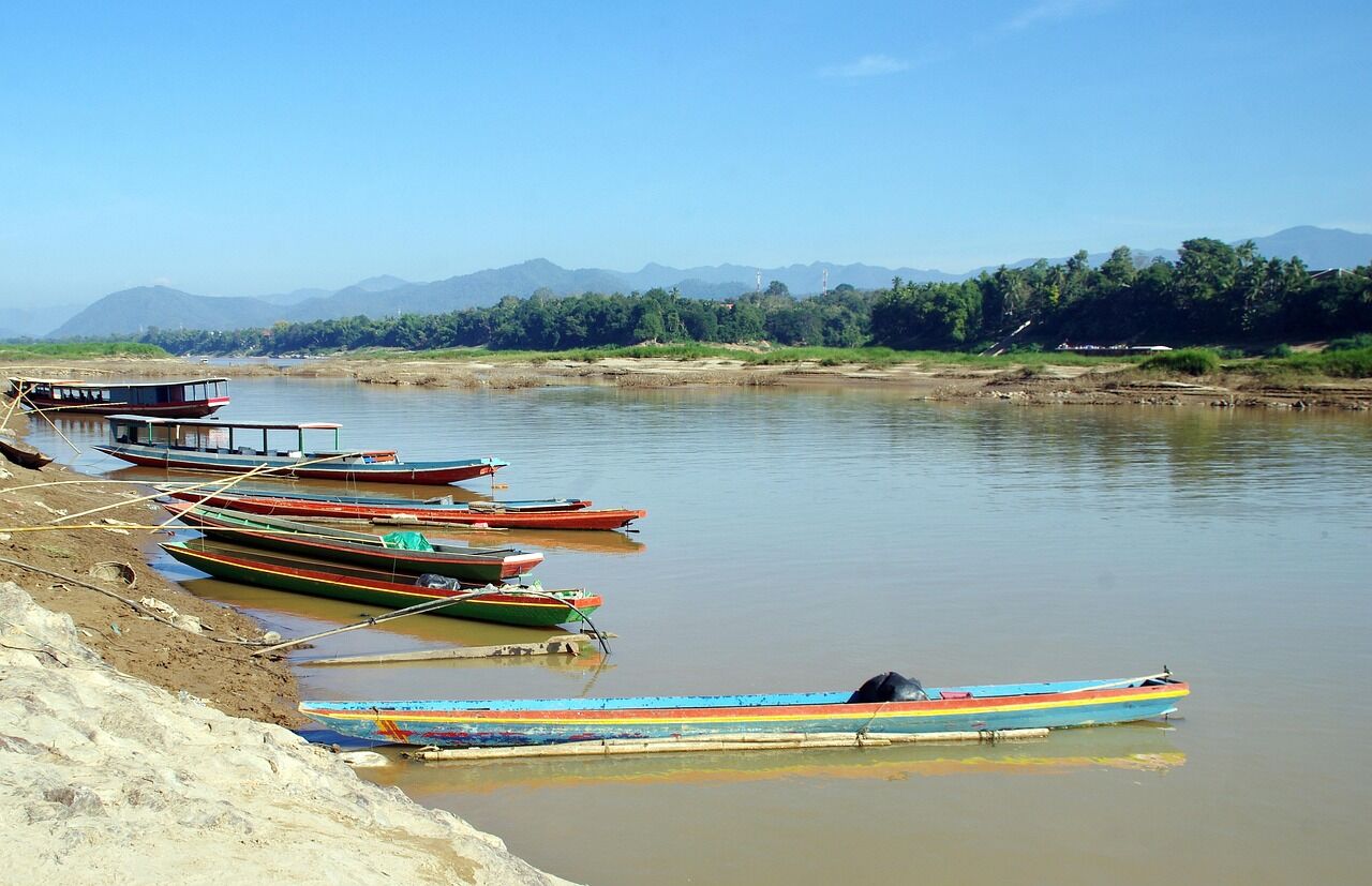 Capture the authentic charm of Thailand-Cambodia crossings